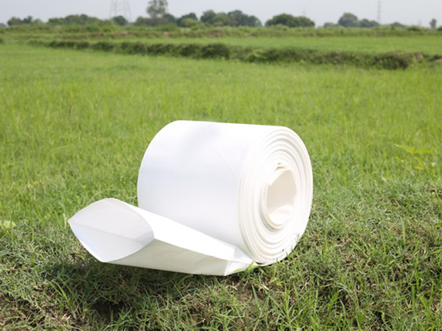 White HDPE layflat pipe roll